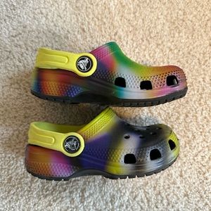 C8 Crocks. Multi-colored